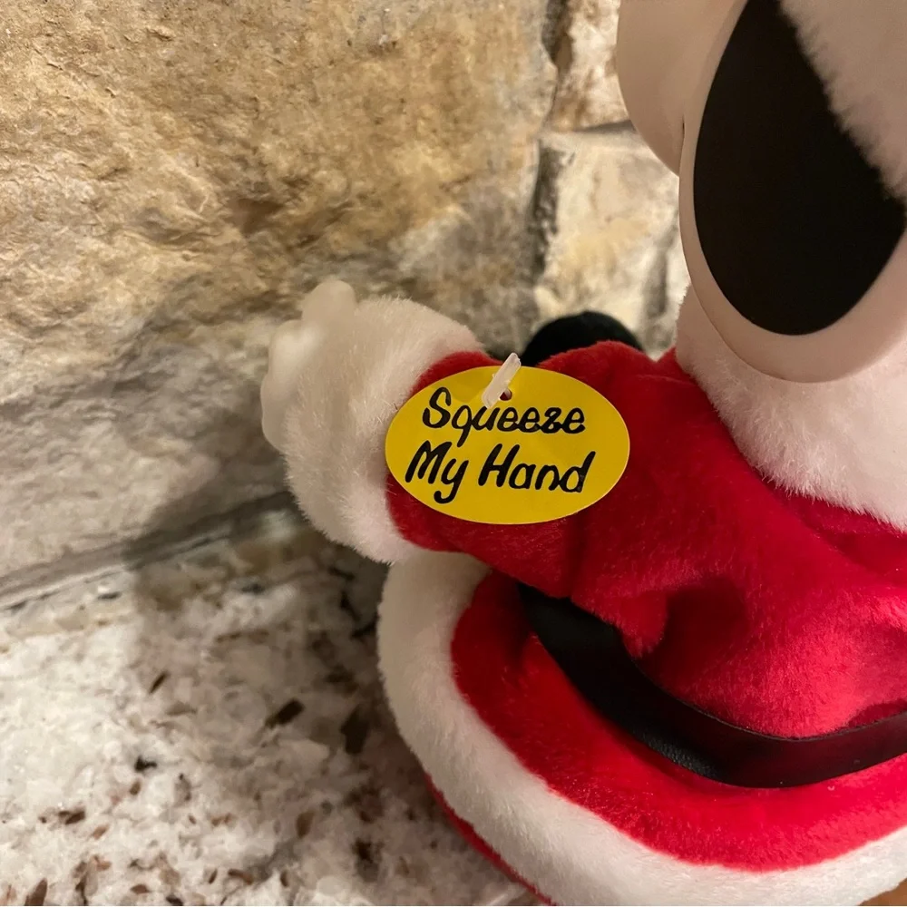 Gemmy Snoopy Christmas Santa Claus Musical Peanuts 
